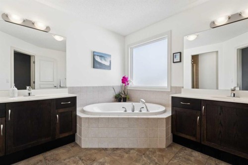 572 West Creek Point, Chestermere, AB 