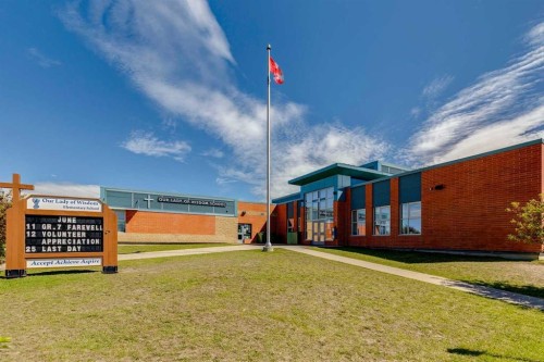 572 West Creek Point, Chestermere, AB 