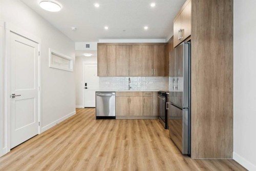 6103-1802 Mahogany Boulevard Se, Calgary, AB - Indoor Photo Showing Kitchen