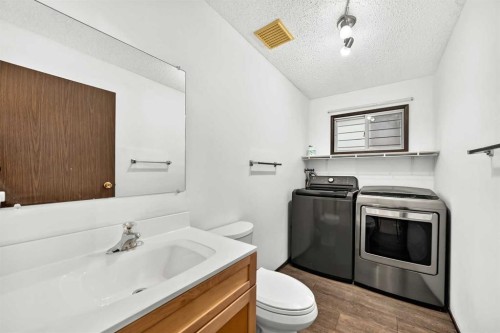 4331 72 Street Nw, Calgary, AB 