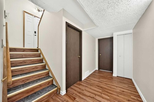 4331 72 Street Nw, Calgary, AB 