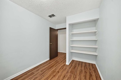 4331 72 Street Nw, Calgary, AB 