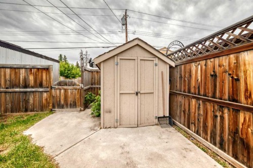 4331 72 Street Nw, Calgary, AB 