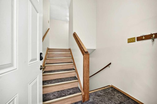 4331 72 Street Nw, Calgary, AB 