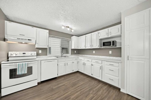 4331 72 Street Nw, Calgary, AB 