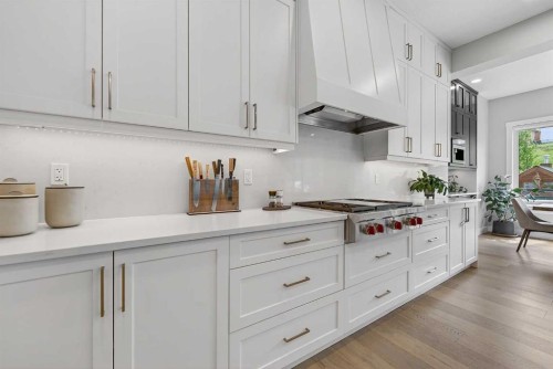 125 Hampstead Mews Nw, Calgary, AB - Indoor Photo Showing Kitchen With Upgraded Kitchen