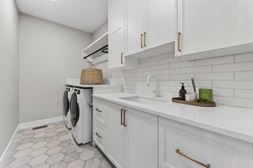 125 Hampstead Mews Nw, Calgary, AB - Indoor Photo Showing Laundry Room