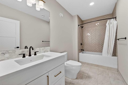 125 Hampstead Mews Nw, Calgary, AB - Indoor Photo Showing Bathroom