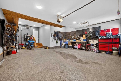 125 Hampstead Mews Nw, Calgary, AB - Indoor Photo Showing Garage