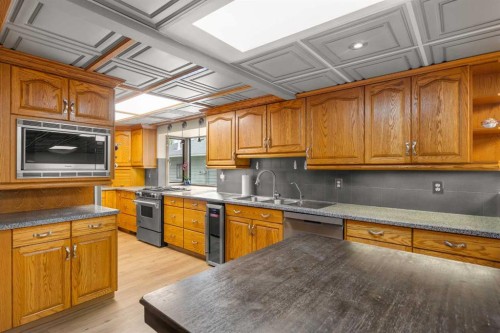1408 104 Avenue Sw, Calgary, AB 