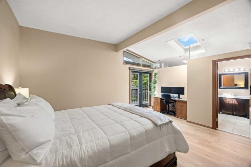 1408 104 Avenue Sw, Calgary, AB 