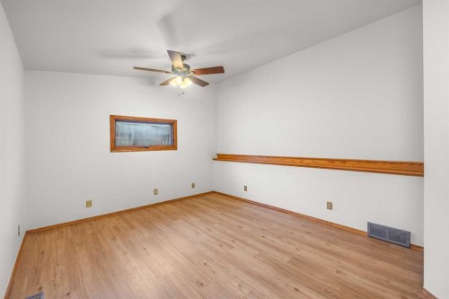 1408 104 Avenue Sw, Calgary, AB 