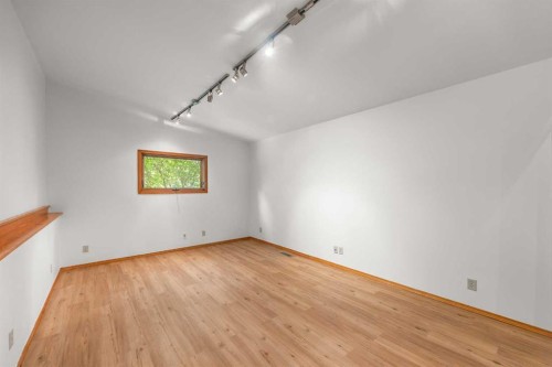 1408 104 Avenue Sw, Calgary, AB 