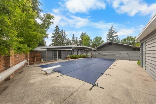 1408 104 Avenue Sw, Calgary, AB 