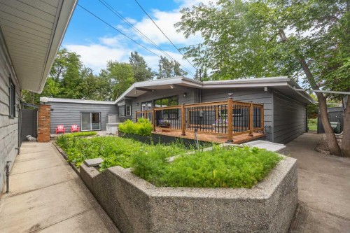 1408 104 Avenue Sw, Calgary, AB 