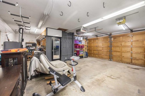 1408 104 Avenue Sw, Calgary, AB 