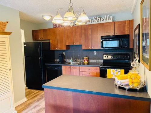 201-2010 11 Avenue Sw, Calgary, AB - Indoor Photo Showing Kitchen