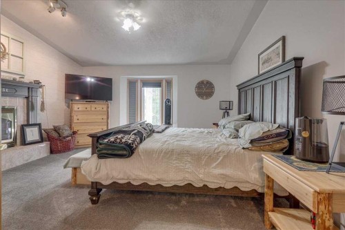 29104 Highway 27, Rural Mountain View County, AB - Indoor Photo Showing Bedroom
