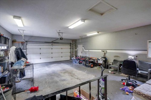 29104 Highway 27, Rural Mountain View County, AB - Indoor Photo Showing Garage