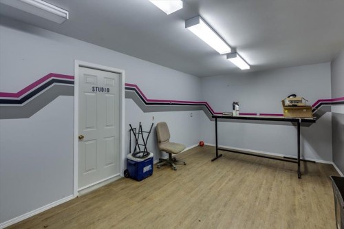 29104 Highway 27, Rural Mountain View County, AB - Indoor