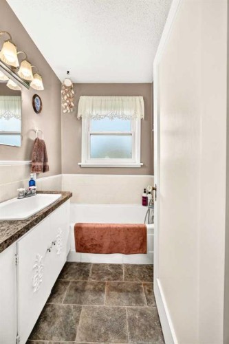218 Southridge Place, Didsbury, AB 