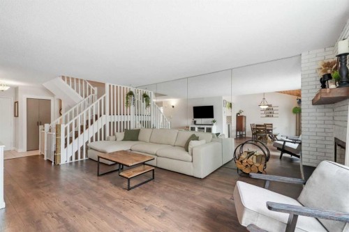 25-228 Theodore Place Nw, Calgary, AB - Indoor Photo Showing Living Room