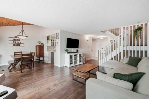 25-228 Theodore Place Nw, Calgary, AB - Indoor Photo Showing Living Room