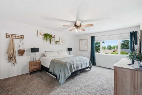 25-228 Theodore Place Nw, Calgary, AB - Indoor Photo Showing Bedroom