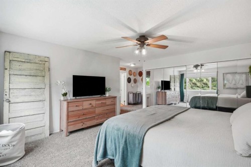 25-228 Theodore Place Nw, Calgary, AB - Indoor Photo Showing Bedroom