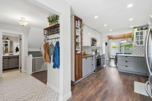 25-228 Theodore Place Nw, Calgary, AB - Indoor Photo Showing Kitchen With Upgraded Kitchen