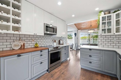25-228 Theodore Place Nw, Calgary, AB - Indoor Photo Showing Kitchen With Upgraded Kitchen