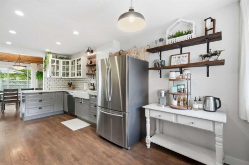 25-228 Theodore Place Nw, Calgary, AB - Indoor Photo Showing Kitchen With Upgraded Kitchen