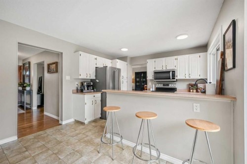 1124 Lake Wapta Way Se, Calgary, AB 
