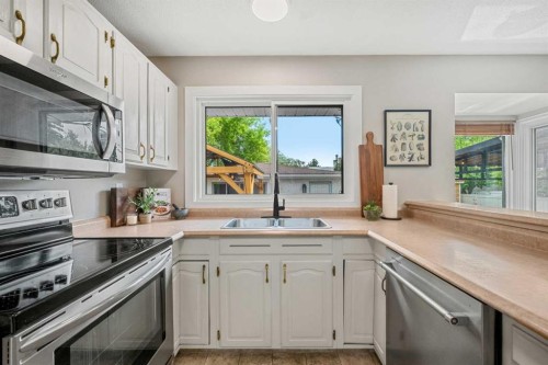 1124 Lake Wapta Way Se, Calgary, AB 