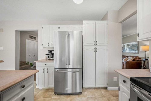 1124 Lake Wapta Way Se, Calgary, AB 