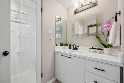 1124 Lake Wapta Way Se, Calgary, AB 