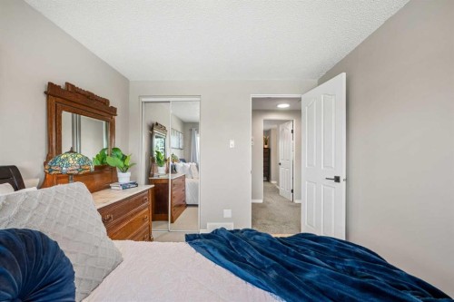 1124 Lake Wapta Way Se, Calgary, AB 