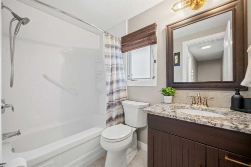 1124 Lake Wapta Way Se, Calgary, AB 