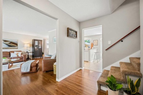 1124 Lake Wapta Way Se, Calgary, AB 