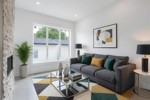 1108 6 Street Ne, Calgary, AB - Indoor Photo Showing Living Room