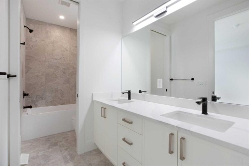 1108 6 Street Ne, Calgary, AB - Indoor Photo Showing Bathroom