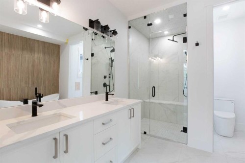 1108 6 Street Ne, Calgary, AB - Indoor Photo Showing Bathroom