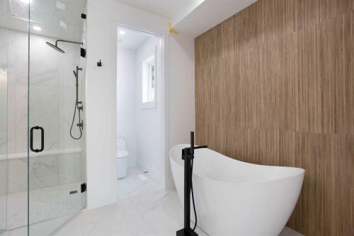 1108 6 Street Ne, Calgary, AB - Indoor Photo Showing Bathroom