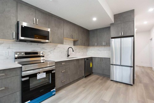 1108 6 Street Ne, Calgary, AB - Indoor Photo Showing Kitchen With Upgraded Kitchen
