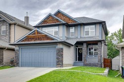 52 Tremblant Way SW Calgary, AB T3H 0C4
