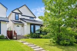 15 Woodmont Green SW Calgary, AB T2W 4Z3