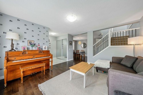 15 Woodmont Green Sw, Calgary, AB 