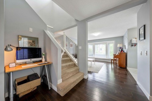 15 Woodmont Green Sw, Calgary, AB 