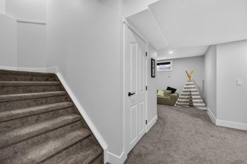 82 Douglasview Circle Se, Calgary, AB 