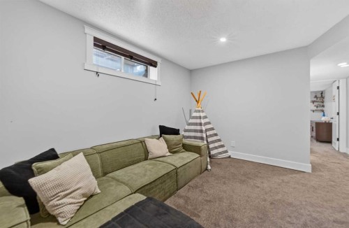 82 Douglasview Circle Se, Calgary, AB 